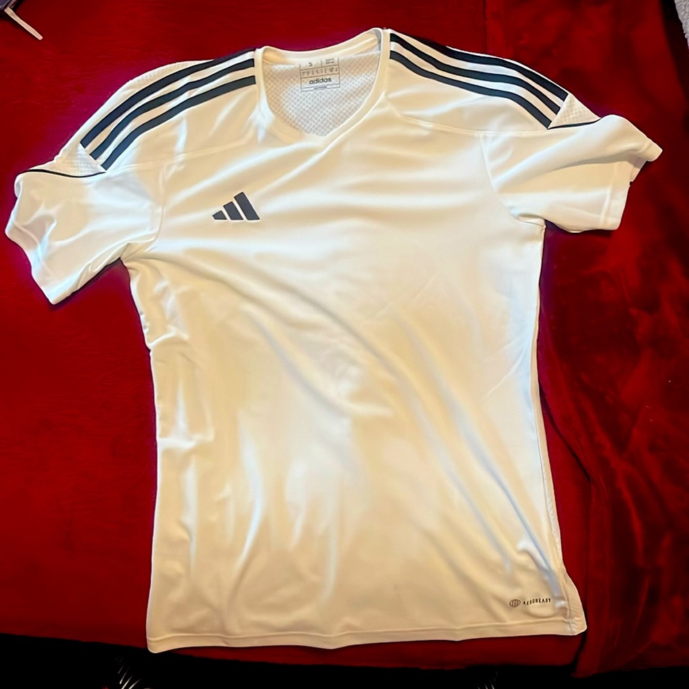 COPY - Adidas v-neck t shirt